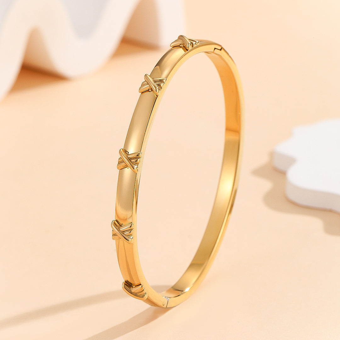 TrendsNex™ Harmony Filigree Gold Bangle